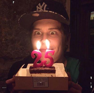 GamezLup's profile picture. me gustaría trabajar en aeromosa ,mi color favorito son :azul , verde , morado , rojo y negro.  mi deporte favorito es el fútbol americano .