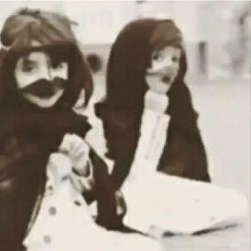 ‏أن كان بابك عن هوانا تردّه حنا قفلنا أبوابنا وأنتهينا وأن كان حبلك في يدينّك تشده حنا رمينا أحبالنا من يدينّا