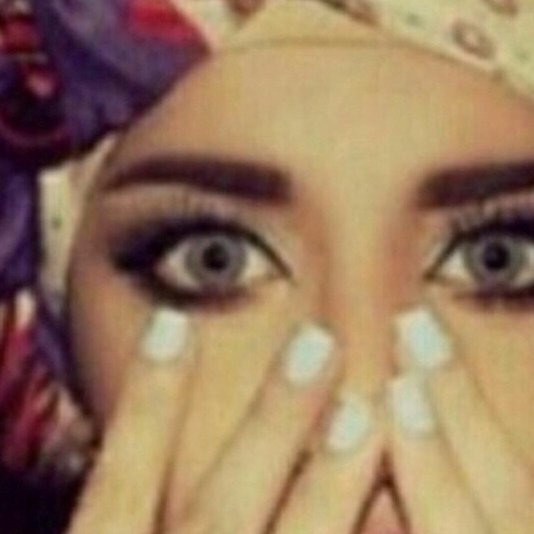 ♥  ﺃﻧﺎ ﻟﺴﺖ ﺃﻓﻀﻞ ﻣﻦ ﻏﻴﺮﻱ ﻭﻟﻜﻨﻨﻲ ﺃﻣﺘﻠﻚ ﻗﻨﺎﻋﺔ { ﻗﻮﻳﻪ } ﺗﺠﻌﻠﻨﻲ ﺃﺭﻓﺾ ﻣﻘﺎﺭﻧﺔ ﻧﻔﺴﻲ ﺑﺄﺣﺪ ^^