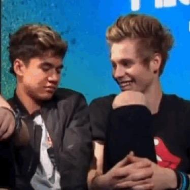 @Luke5SOS: i love calum