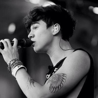 if you want to make someone that loves Calum smile, show them this acc
 // @idkirwinishot // @puppies5sos //