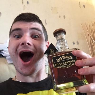 Hi im Dariusz, I'm 32 and live Coalville. I Like music and socialising with my mates. Hobbies are pool and movies.
