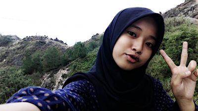 setiap kali kmu senyum 1 msalah hilang :)