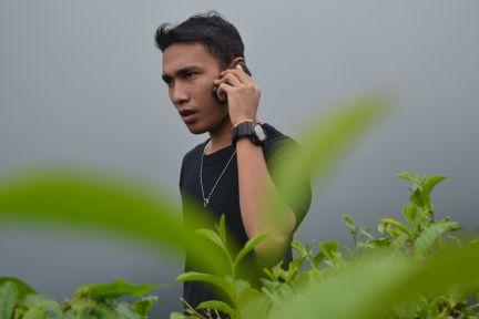 aq r mekso kw kdu mbi aq,aq y r nglangi kw lungo,mergo aq sadar urip mbi aq r gmpag r seindah ky wong2 kui,mliho dlan sg mnrtmu is gwe kwe bhagia