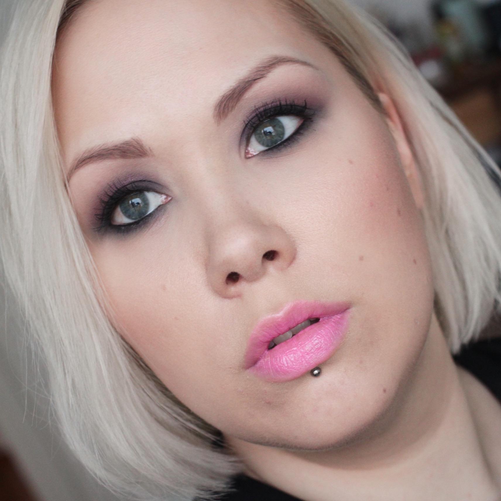 A Finnish beauty blogger that has a soft spot for anything taupe.