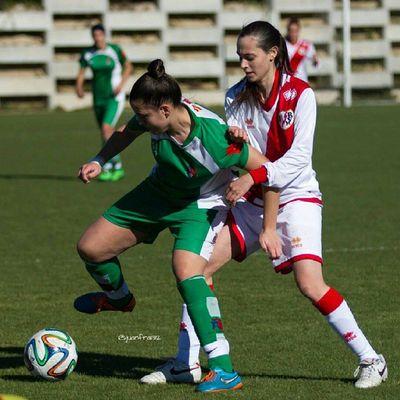 Jugadora del CF Pozuelo A. Campeona de España con la Seleccion Madrileña de futbol Sub-16 y Sub-18. Instagram: Julia_jhe