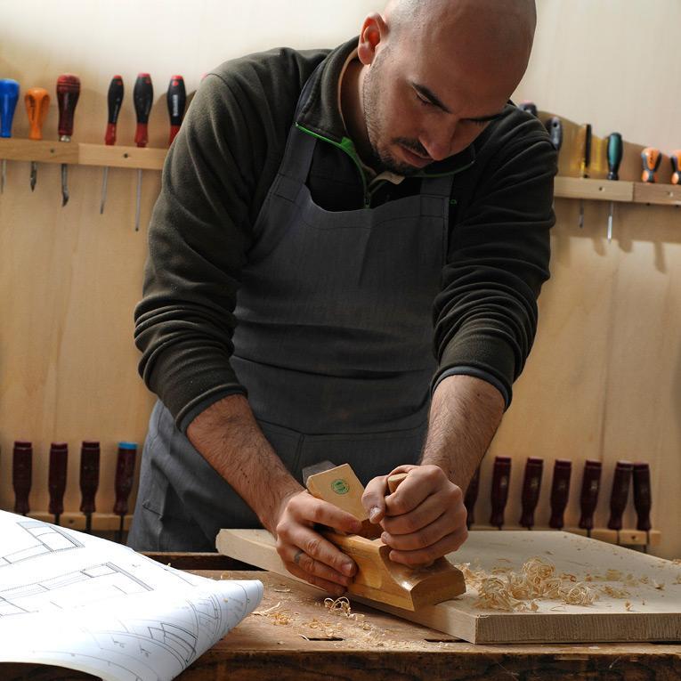 La grande passione per il legno,la cura per i dettagli, l'assoluta qualità dei materiali sono il punto di forza per la realizzazione di arredi di design