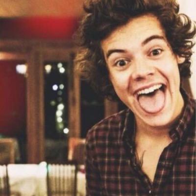 hey there ! please follow my brothers account @harryasfck and get him to his goal of 10K+ followers for his bday wish! thx a lot !