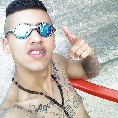 Não confunda minha personalidade com minhas atitudes. Minha personalidade é quem eu sou. Minhas atitudes dependem de quem você é !.