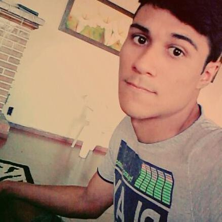 Sou um cara extrovertidoo,de bem com a vida, valorizo muito minhas amizades, meu esporte predileto é o Basquete...E gosto muito de animais de extimação ...