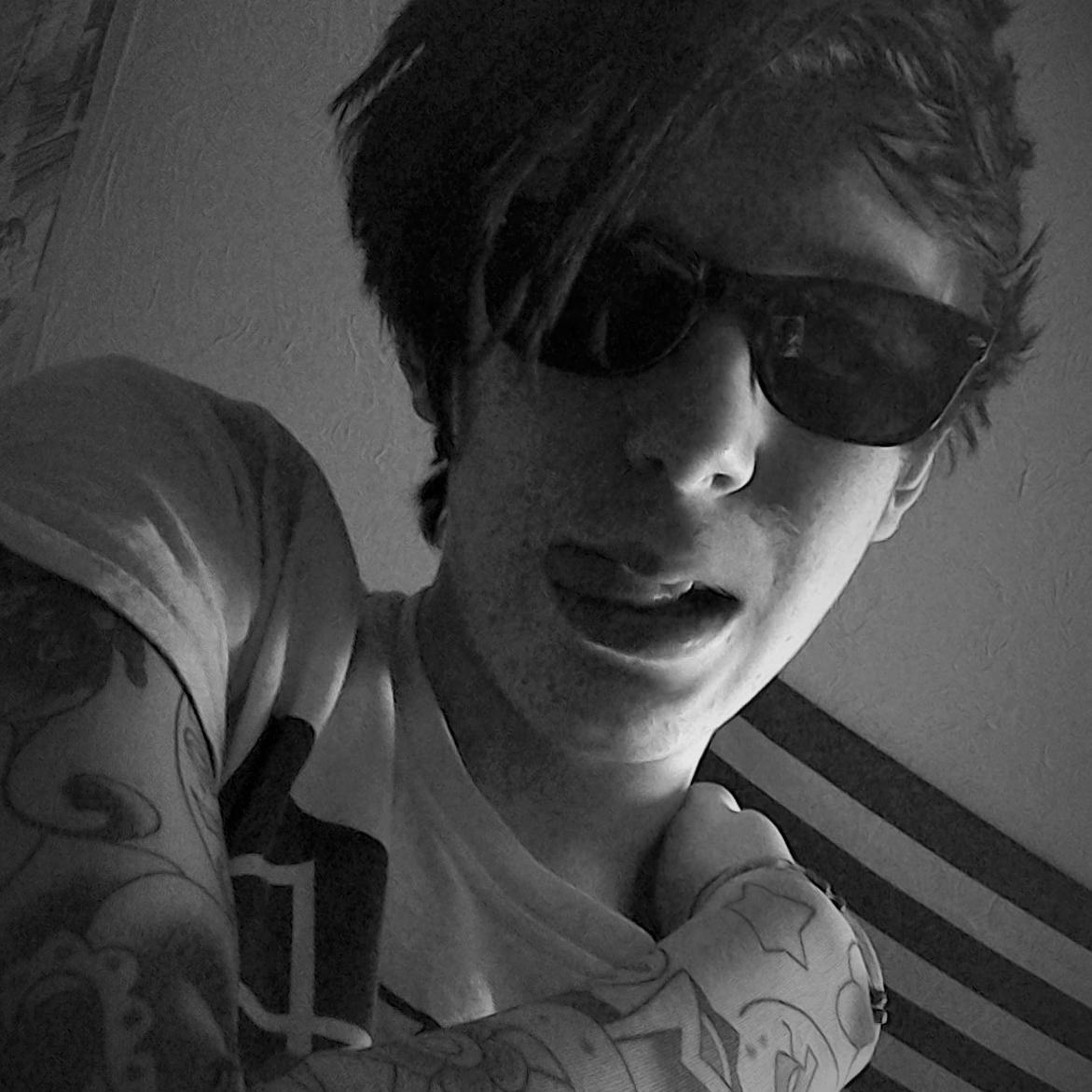 in a band ( all day parade ) and im a lead singer/screamoist and i am a keen skater