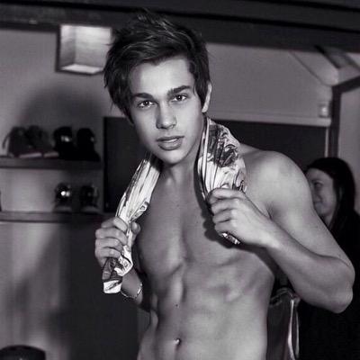 FOLLOW @PIMPDADDYMENDES FOR A DM TO AUSTIN