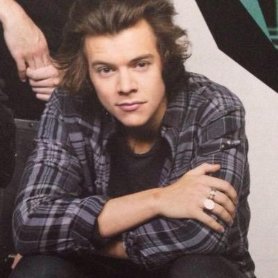 Follow @edwhxrry, not me, this is a free follow