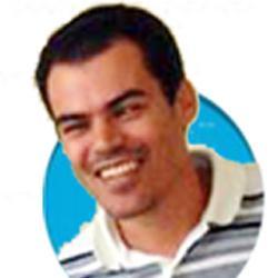 Apresentador do programa Radar Público (Jovem TV) e comentarista do programa Região em Foco (Rádio Ondas FM 97,7).