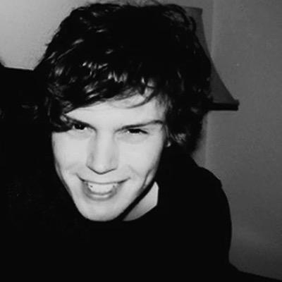 free follow from @bellamygriffinn !!