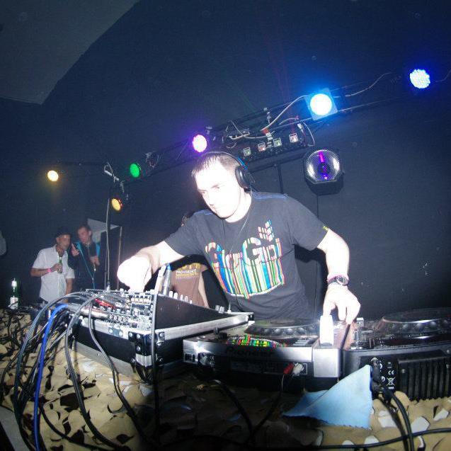 uk hardcore dj & producer,i'm looking to play at any events in the uk on a regular basis please message me on any of my profiles for bookings or anything #rave