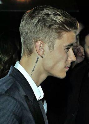 O Justin me chama e eu faço ele gritar MMM YEAH.