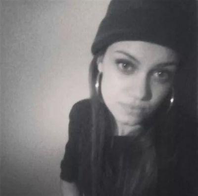 Girl|18|Italy| 
Ad maiora, semper.
Follow me 
instagram:rhosaria_ywf
fb:rosaria marano
ask: #rosaria