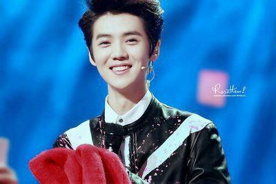 Hello. This is a Free Follow from @fvckbaekyeol. follow her instead of this account. thankyou~