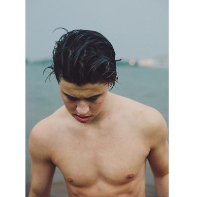 thats a free follow from @lakesheeranx and @cloudswithmalik! Go follow them back or i unf:)