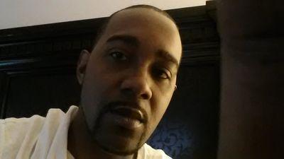 kewl laidback dude love music and movies. I like 2 have fun yall. Life  is 2 short!