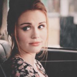 follow @bellamygriffinn !!
