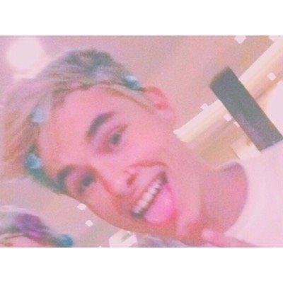 I got hacked so go follow my new account @o2lkitten