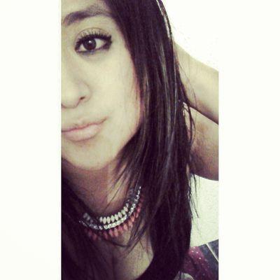 Amo,confio & sueño ilimitadamente,celosa, amigable, SENSIBLE, enojona, coqeta & cursi! ♥ Sueño con un beso tierno bajo la lluviA!!