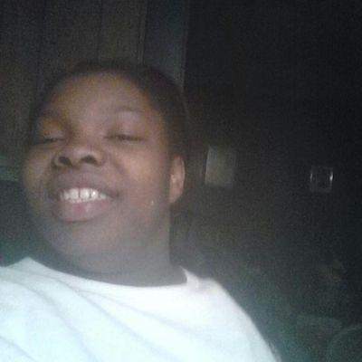 that's me if u want to no more bout me heat me up on tweet an I just trying to find me a reAl man