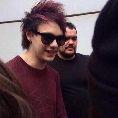 follow @m00nlightlrh & @haroldftcth bc they gave you a free follow