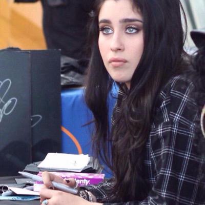 follow @lesbihalsey