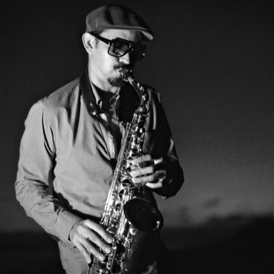 RodMorfin's profile picture. Una canción, un saxofón, una pasión, una idea, una melodía, un sueño, un recuerdo, un abrazo, un café, un libro, un cuadro, un aroma, un beso, el sol, la vida..