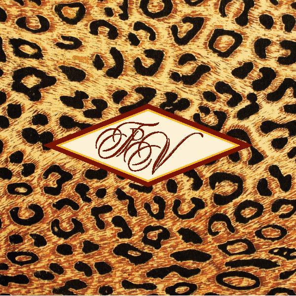 SusanDeTresor's profile picture. Susan is an international collector of vintage and vintage inspired statement pieces and timeless fashion, she is also the CEO of Tresor de Vintage.