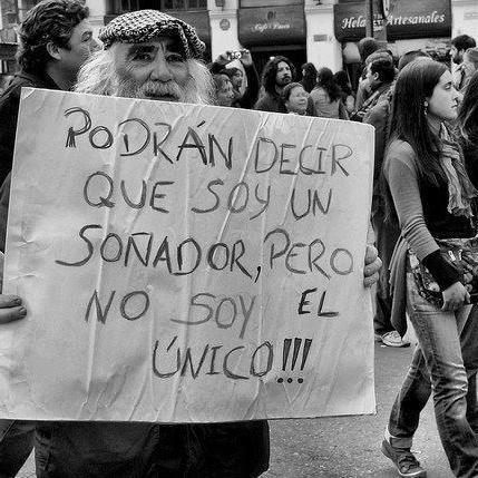 Amante de la musica, los libros, la naturaleza, un buen amigo y una taza de café.