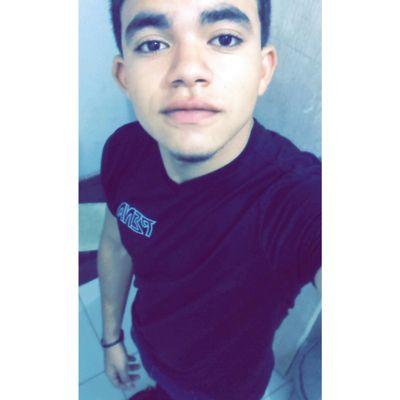 YouTube S2 / Apaixonado por musculação e fanático por vlogs.