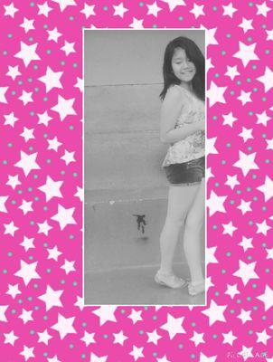 soy dulce y tierna  ..me gusta el helado.. soy skater ✌