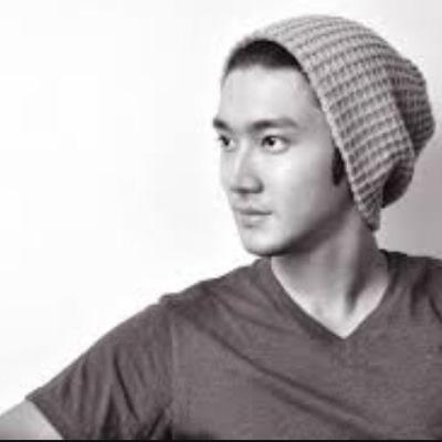 ผม ชเว ซีวอน สมาชิก วงSuper junior ฝากตัวด้วยนะครับ Hi I'm Choi Siwon member of Super junior. (Just both not real) 25/01/2015
