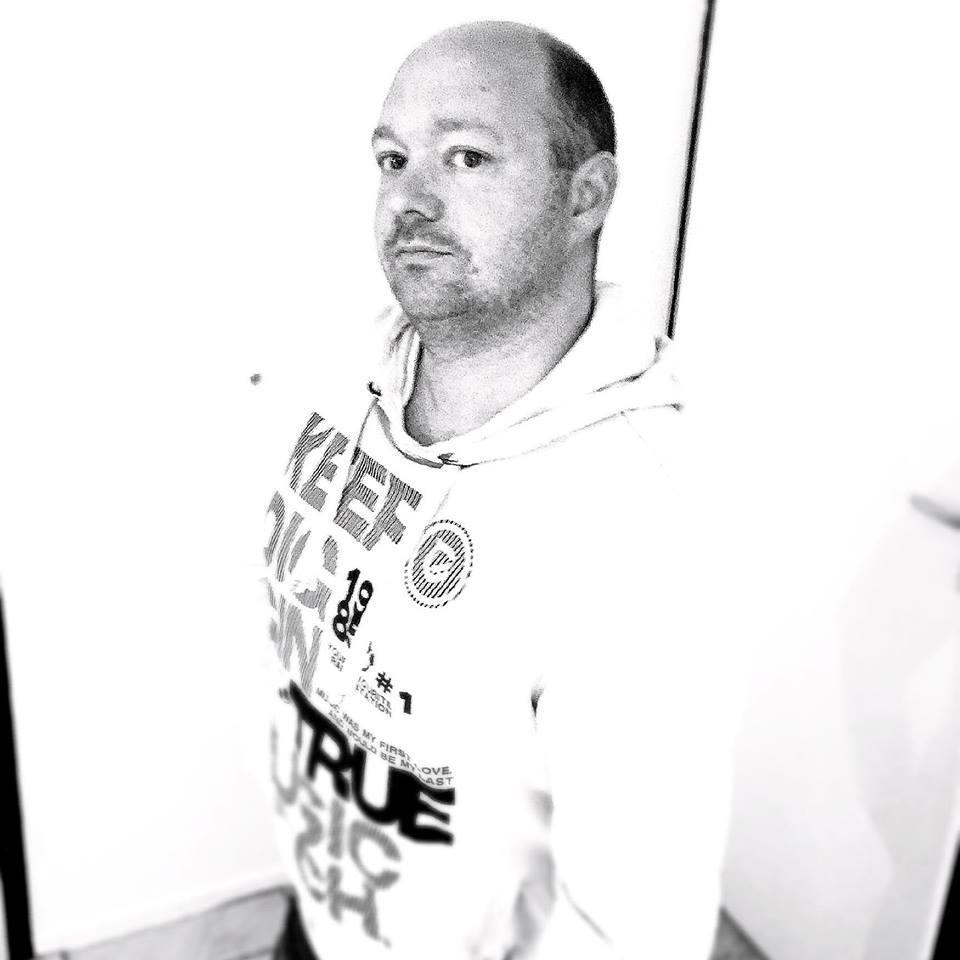Sebastian also know as SeBBiE, Intressed in internet, photography, testing and driving. Father | The Hague | Alfa | Nikon | Apple