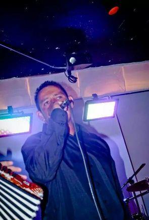 cantante/compositor