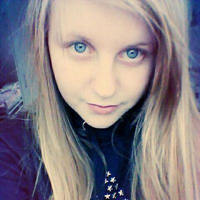 Hii x my name is Denise I'm 15 years old and I Love One Direction,Little Mix,Bibisbeautypalaceand julienco♥♡