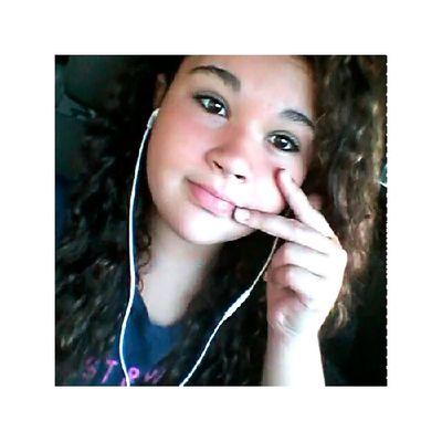 Im Anna/Caroline what eva u guys want to call me… 
im fun
       chill
        crazy
           friendly
and a proud Brazilian!!! 
Go; FMS
Jesus is my savior!!!