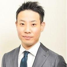 この仕事を生涯の仕事に選んだ理由は、幼いころに父親を亡くし、母親と親戚のおじ家族に育てて頂き、お金の大切さと保険のありがたみを身を持って知ったからです。 2013年に「日本一になった田舎の保険営業マン」出版しています。