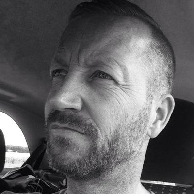 Vader van Tim, man van Sharon, gek van sneakers, fotografie en mountainbiking. Hou van leuke dingen als social media, lekker eten, gezelligheid etc....