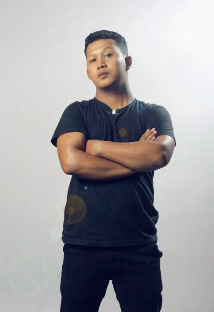 ✗ Guitarist of @HARDATTACKHC ✗ Crew @itssohardfamily ✗ BB pin: 53515202 ✗ ✆ +62 838-0764-1916 ✗