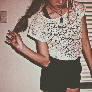 fashion blogger, animal lover, art enthusiast - music is my life. ♥☮♪