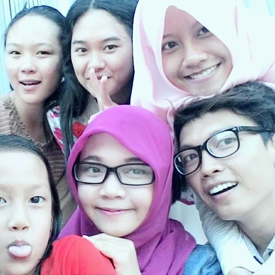 Mari kita bersama-sama meraih mimpi kita!;)