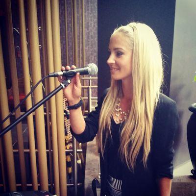 Singer
Songwriter
Animal lover
Red Wine & Cheese
Bread & Butter
Instagram @iamannawilson
💕