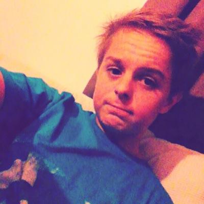 Competative\Trickshotter & Destiny fan!                •TotallyFalconD•