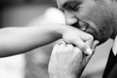 YourLastKnight's profile picture. ~Poetry Lover ~    21+  Talk to me..I'll listen ~