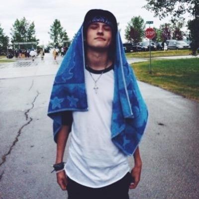 Just a kid who makes videos | Colliners = babe | Canadian | Snapchat: crawfordcollins | Business: crawford.collins@rocketmail.com